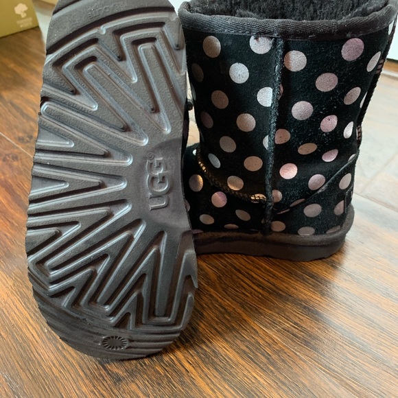 Little Girls Uggs size 2 - Picture 6 of 8